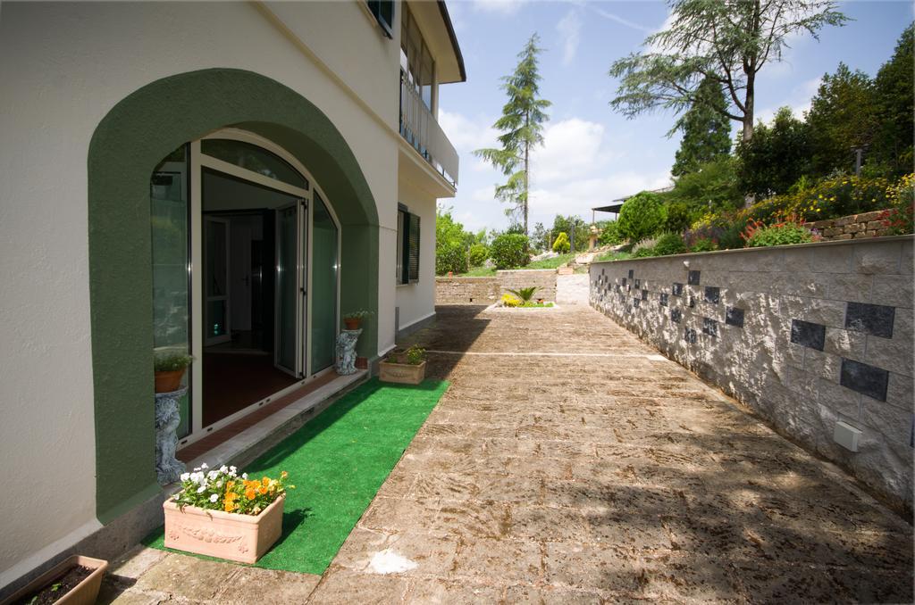 Bed And Breakfast Romantica Evasione Sutri Exterior foto